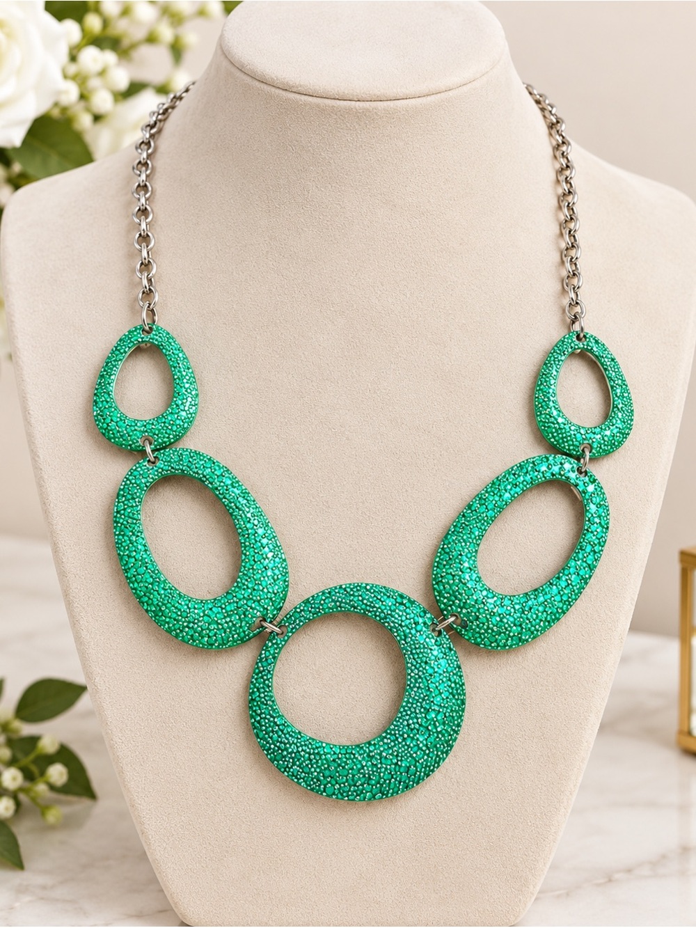 🌸 Green Statement Necklace